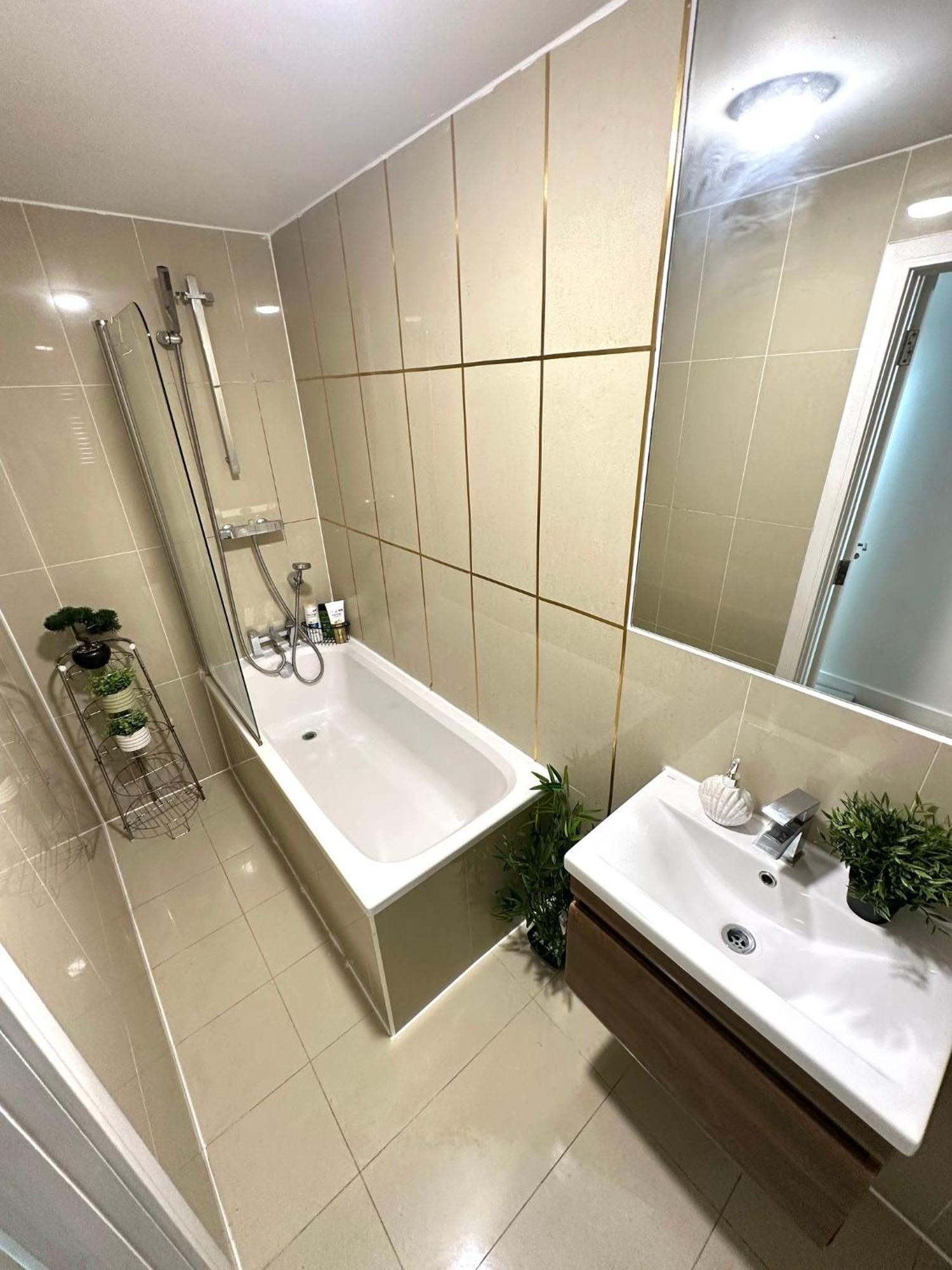 Apartment Elegant Spacious Modern 2 Bedroom - Whitechapel - 5mins To Aldgate Station London
