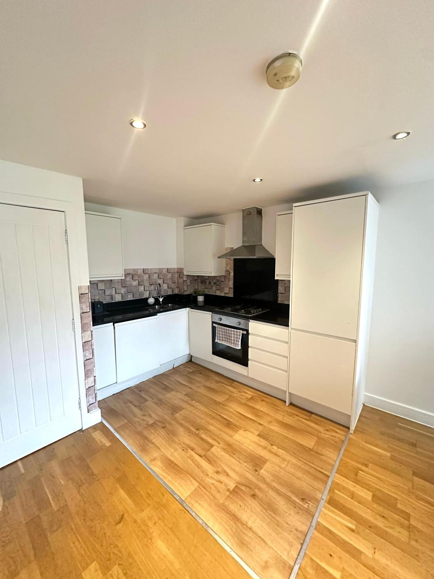 Elegant Spacious Modern 2 Bedroom - Whitechapel - 5mins To Aldgate Station London