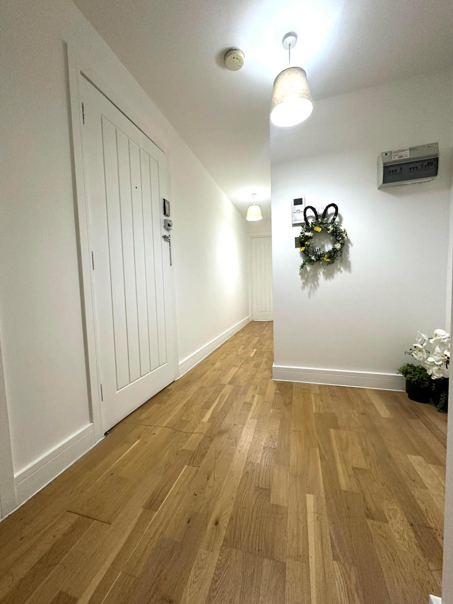 Elegant Spacious Modern 2 Bedroom - Whitechapel - 5mins To Aldgate Station Apartment *