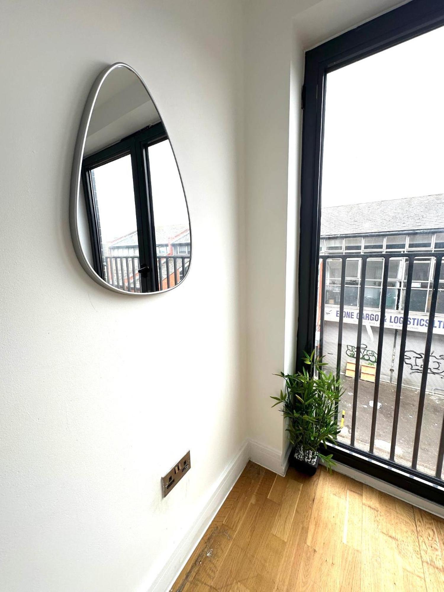 Elegant Spacious Modern 2 Bedroom - Whitechapel - 5mins To Aldgate Station Apartment