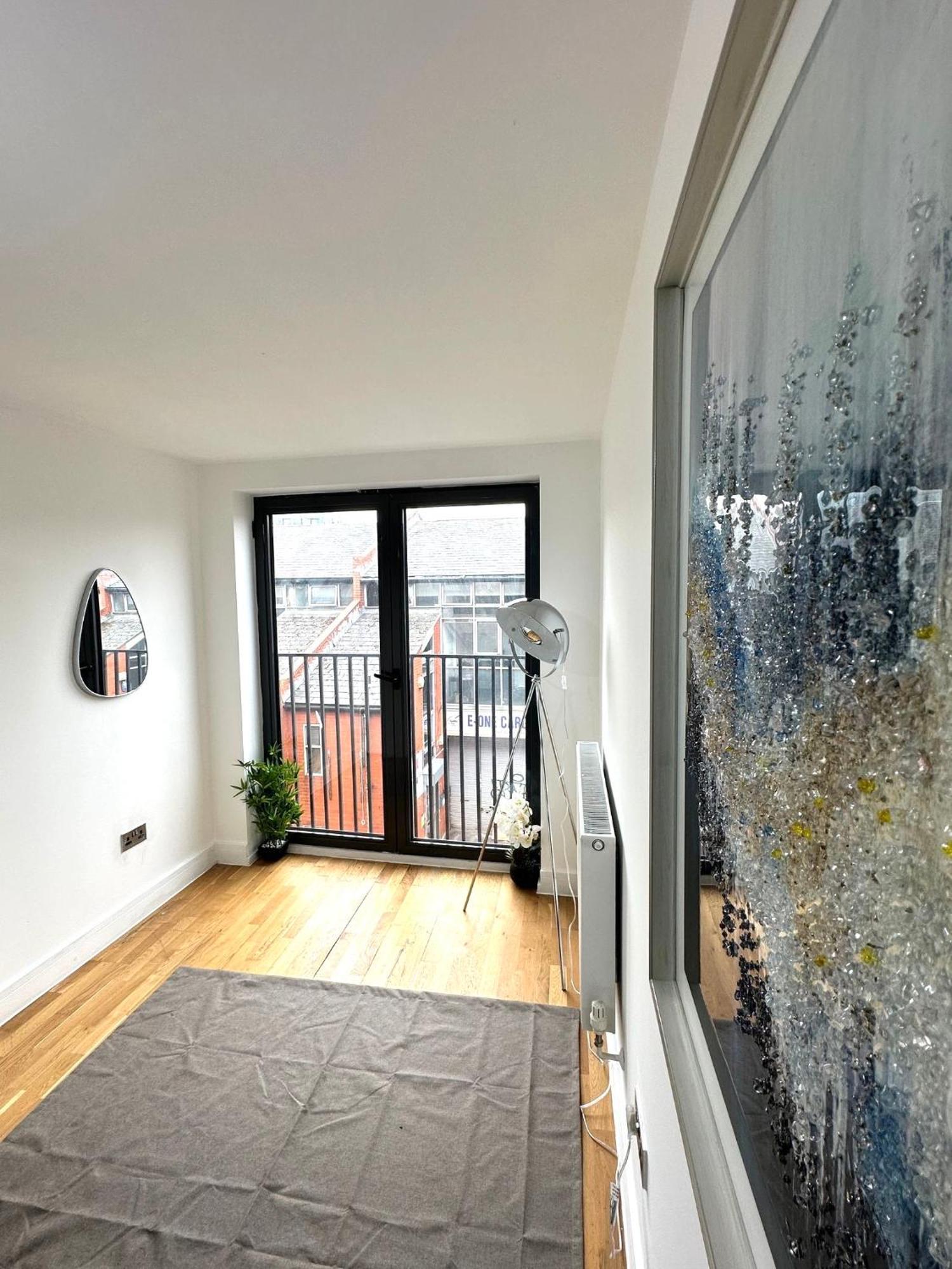 Elegant Spacious Modern 2 Bedroom - Whitechapel - 5mins To Aldgate Station * London