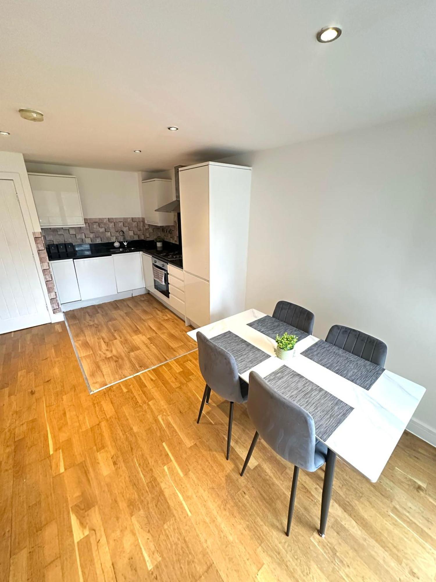 Apartment Elegant Spacious Modern 2 Bedroom - Whitechapel - 5mins To Aldgate Station London